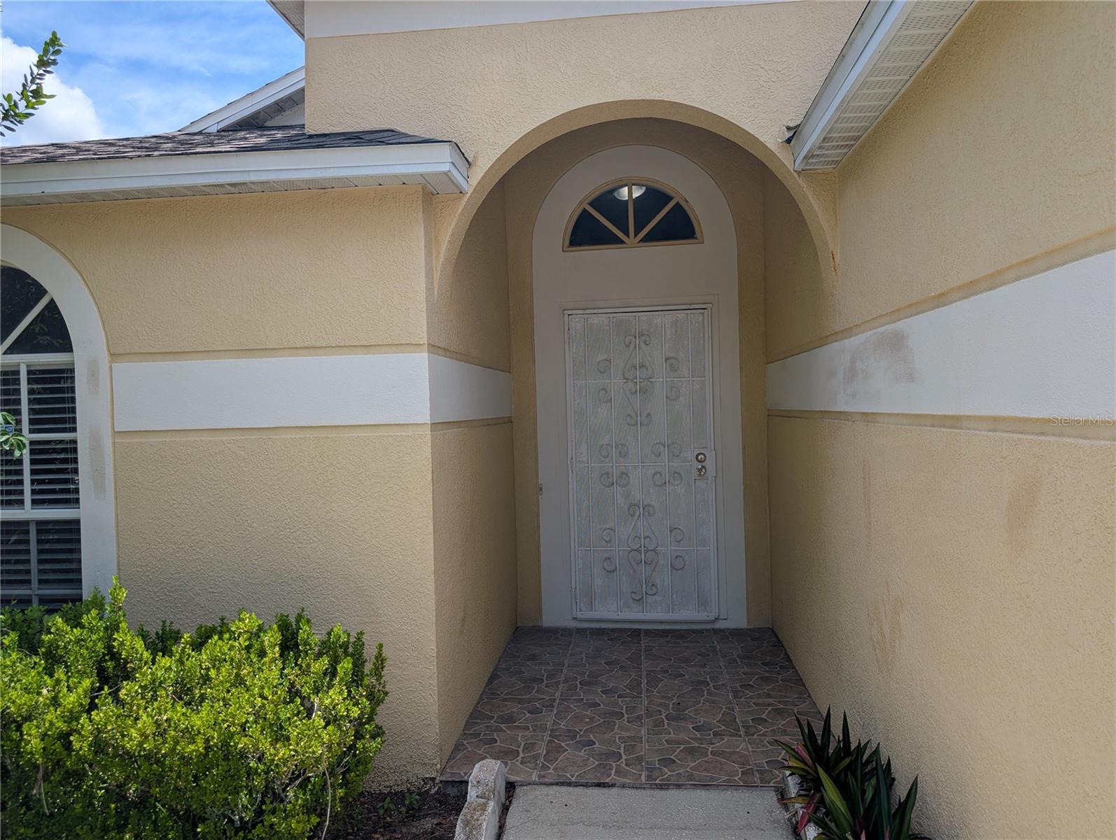 Image 2 of 17 For 913 Stallion Way