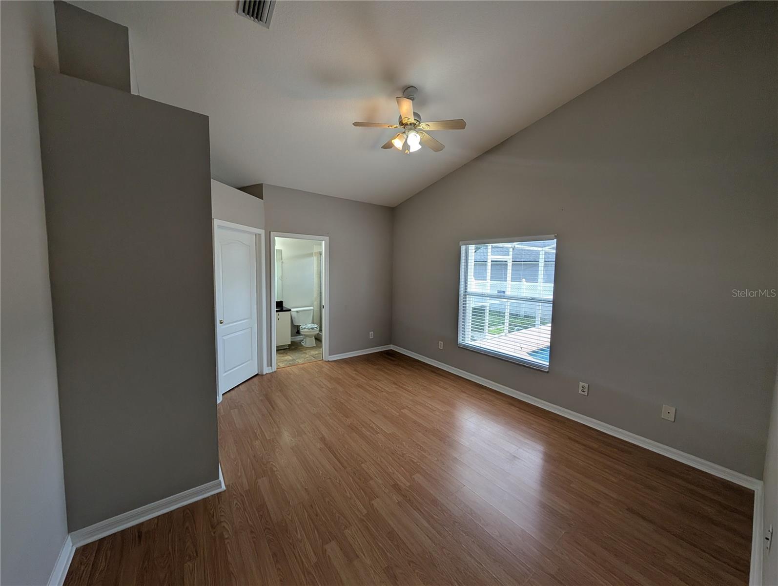 Image 3 of 17 For 913 Stallion Way