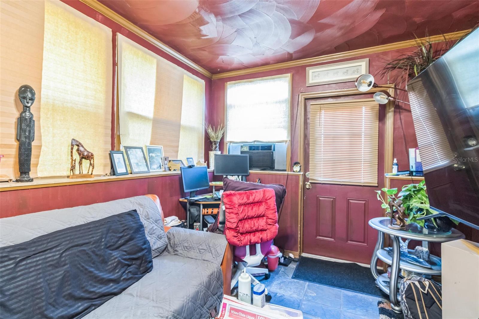 Listing photo id 10 for 9931 Crofton Lane
