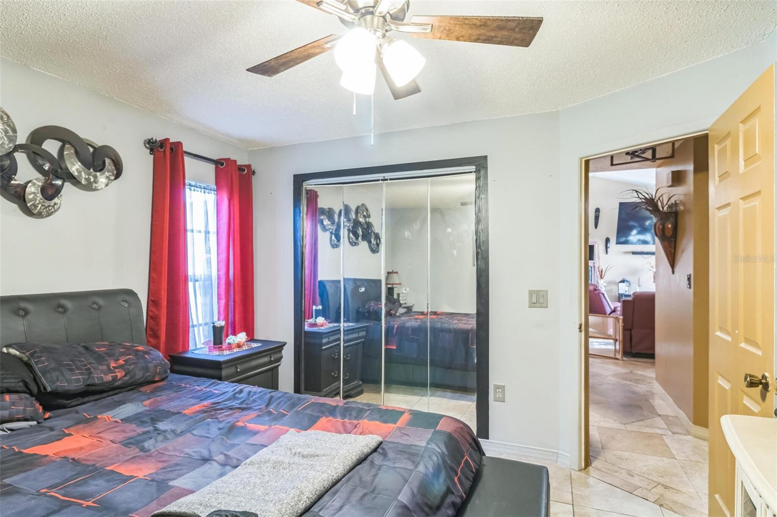 Listing photo id 14 for 9931 Crofton Lane