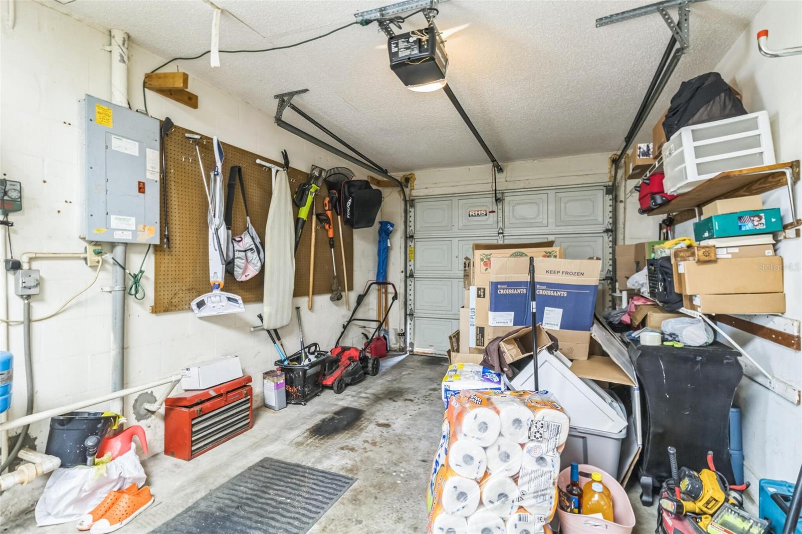 Listing photo id 17 for 9931 Crofton Lane