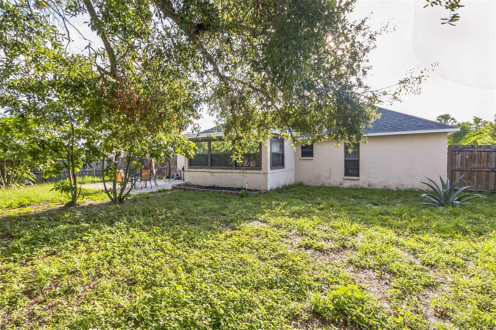 Listing photo id 2 for 9931 Crofton Lane