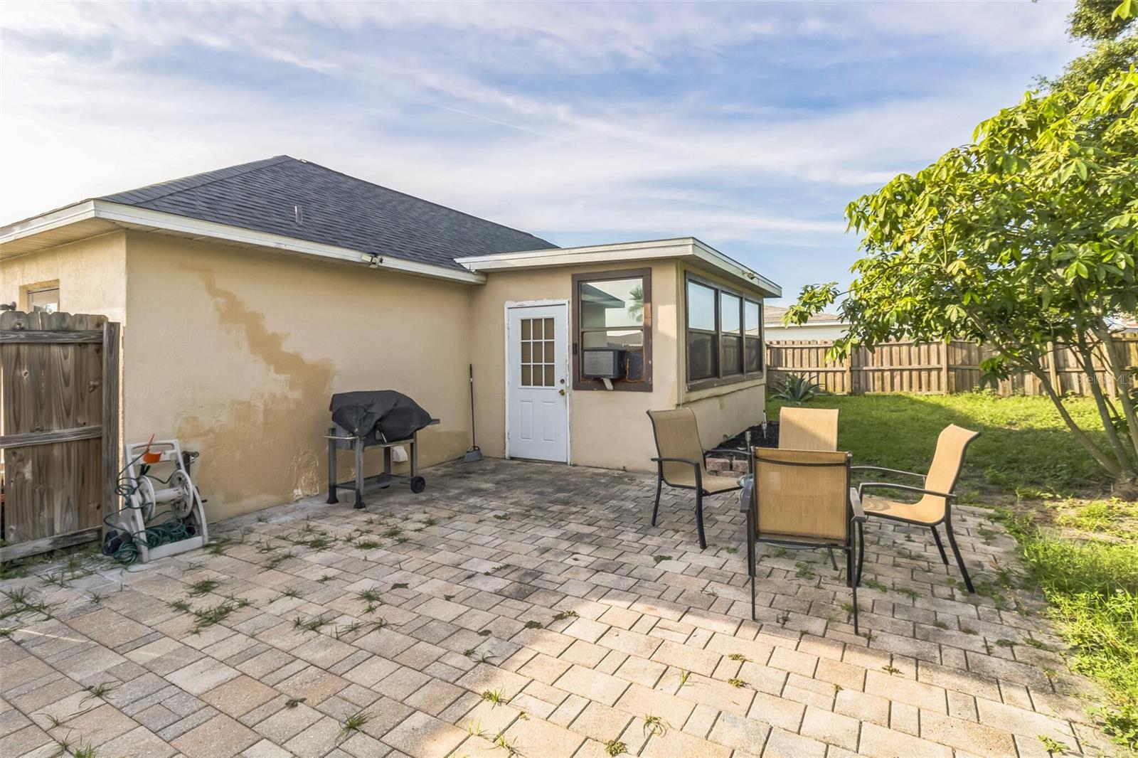 Listing photo id 4 for 9931 Crofton Lane