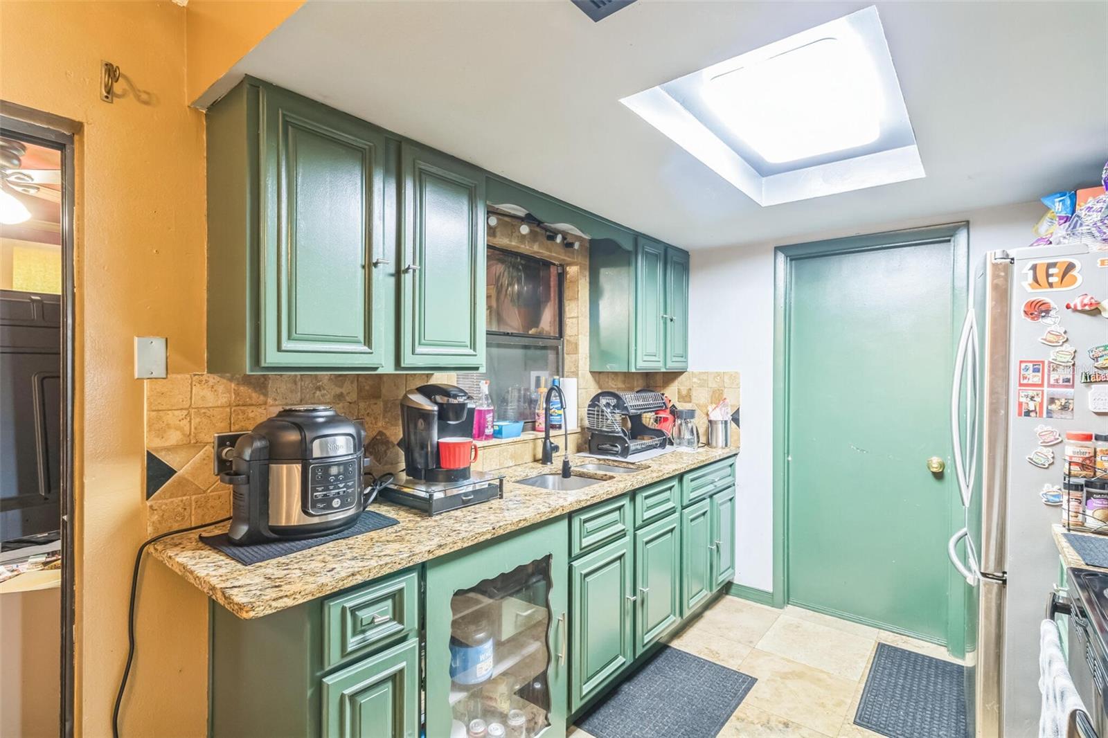 Listing photo id 7 for 9931 Crofton Lane