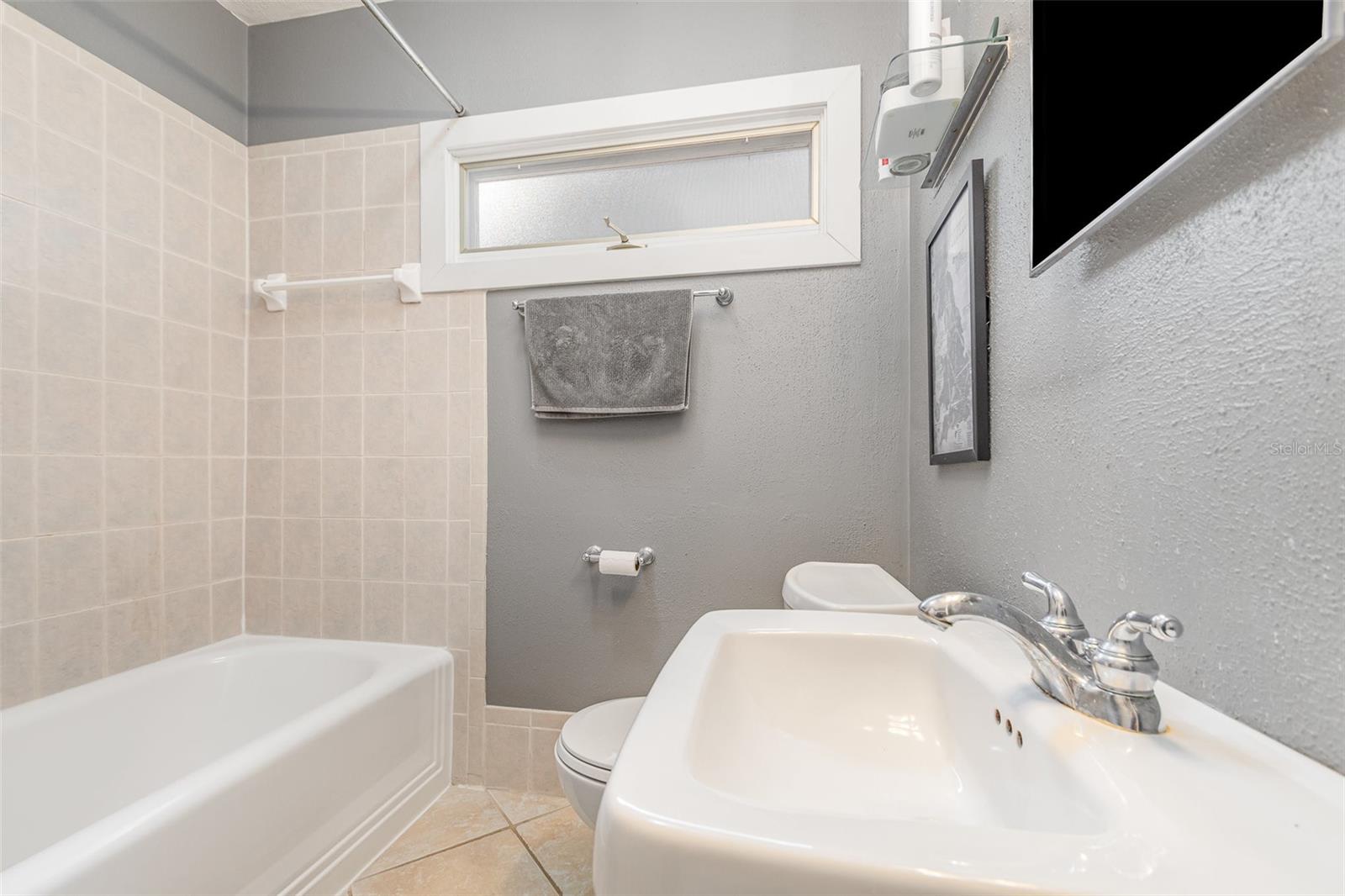Image 17 of 29 For 914 Shine Avenue
