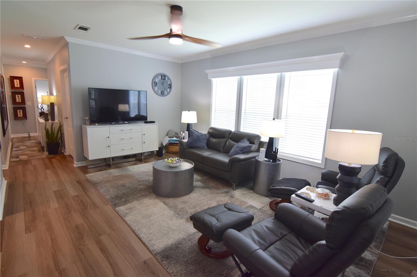 Image 4 of 19 For 4063 Madre Drive