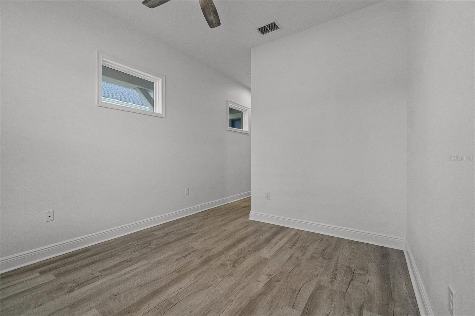 Image 21 of 31 For 5013 Fountainwood Drive