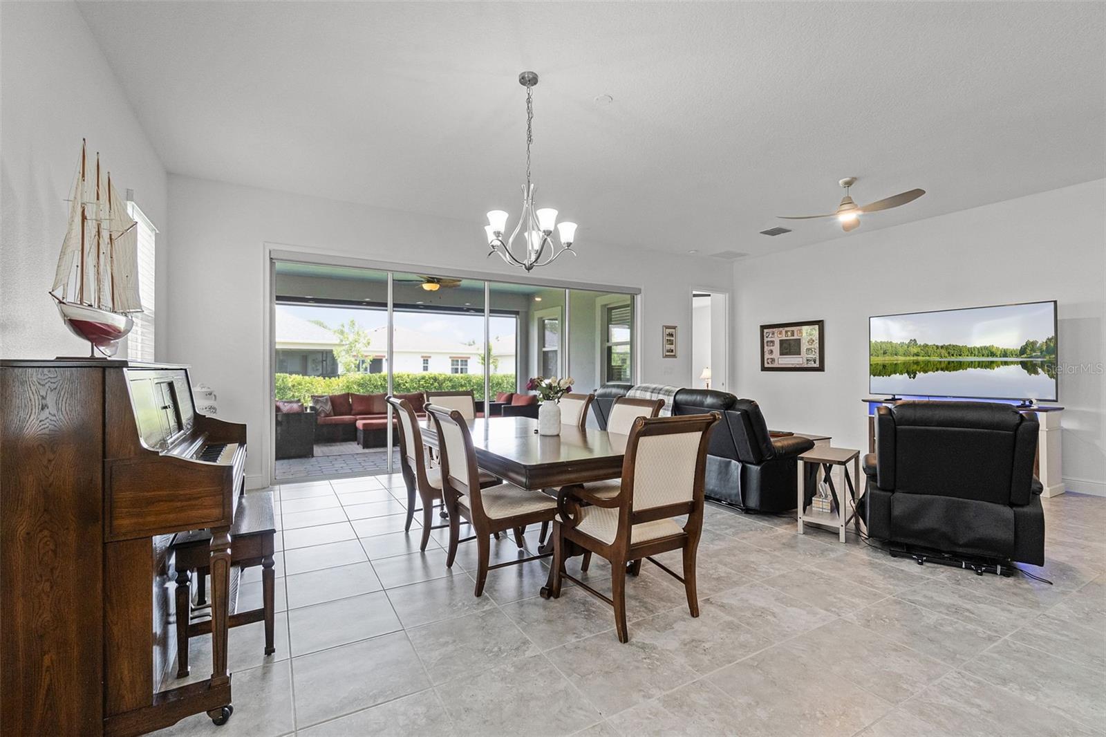 Image 4 of 31 For 5013 Fountainwood Drive