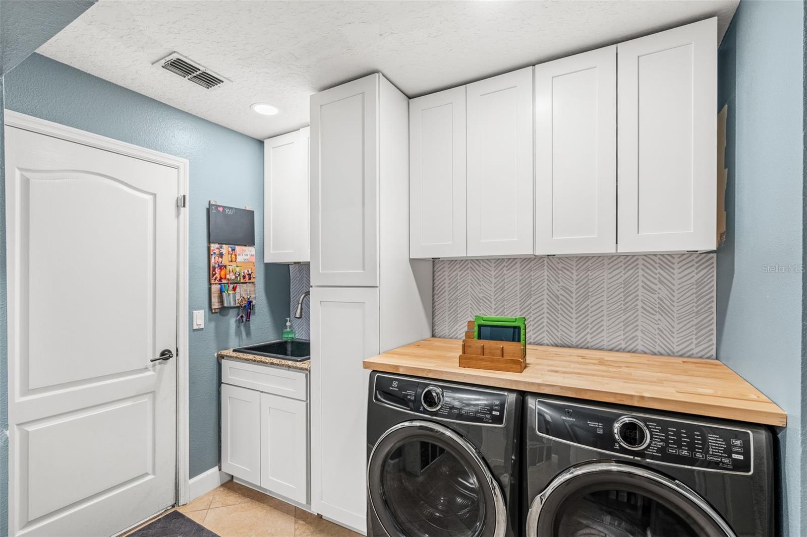 Image 22 of 52 For 4323 Kezar Court