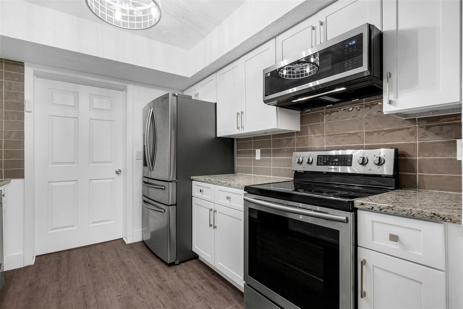 Image 11 of 42 For 1618 Gulfview Drive 417