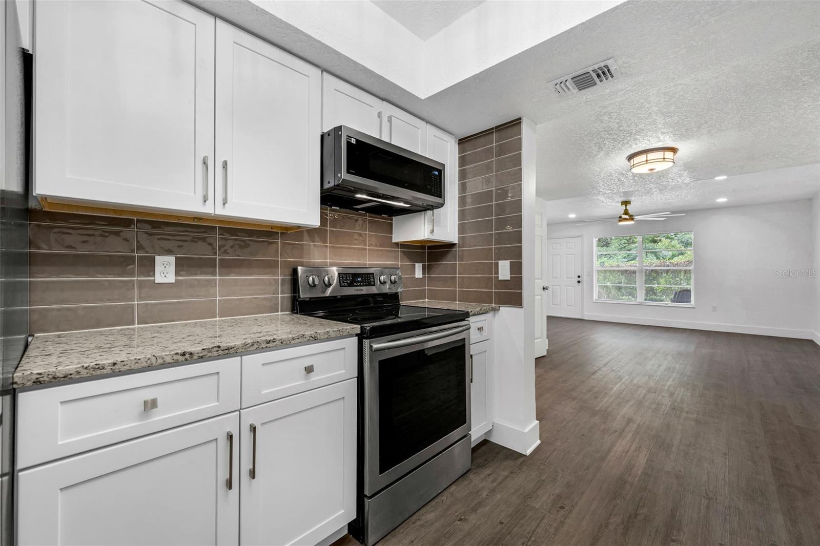 Image 13 of 42 For 1618 Gulfview Drive 417