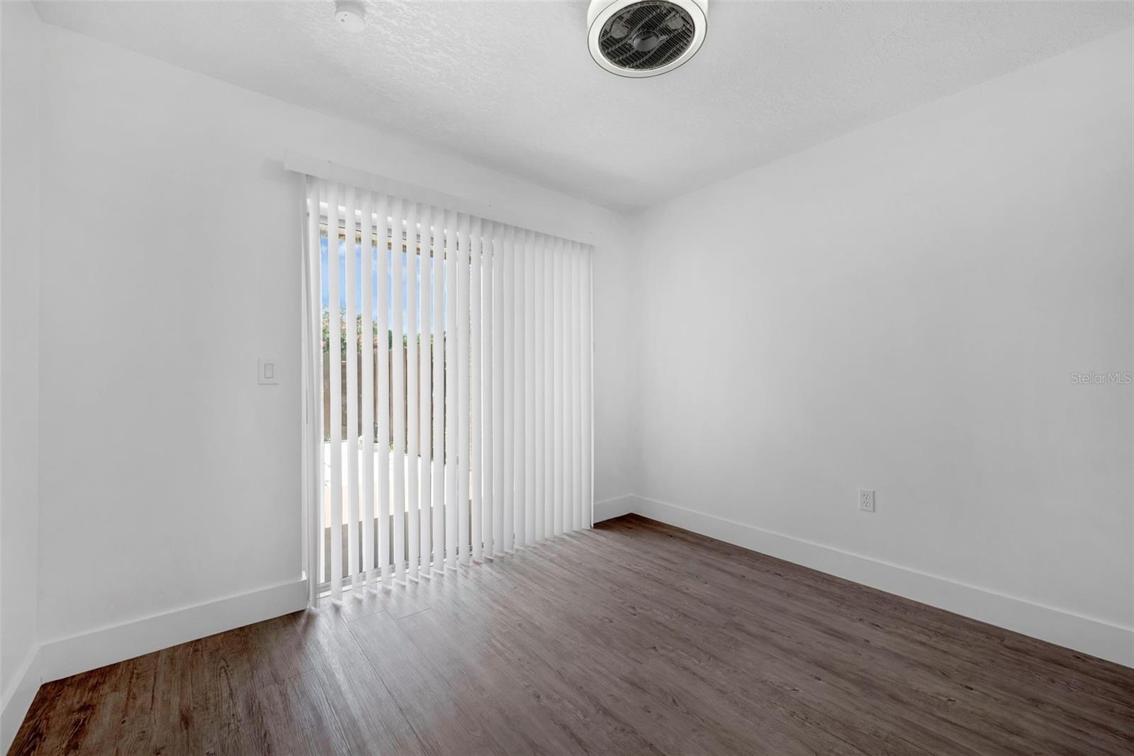 Image 15 of 42 For 1618 Gulfview Drive 417