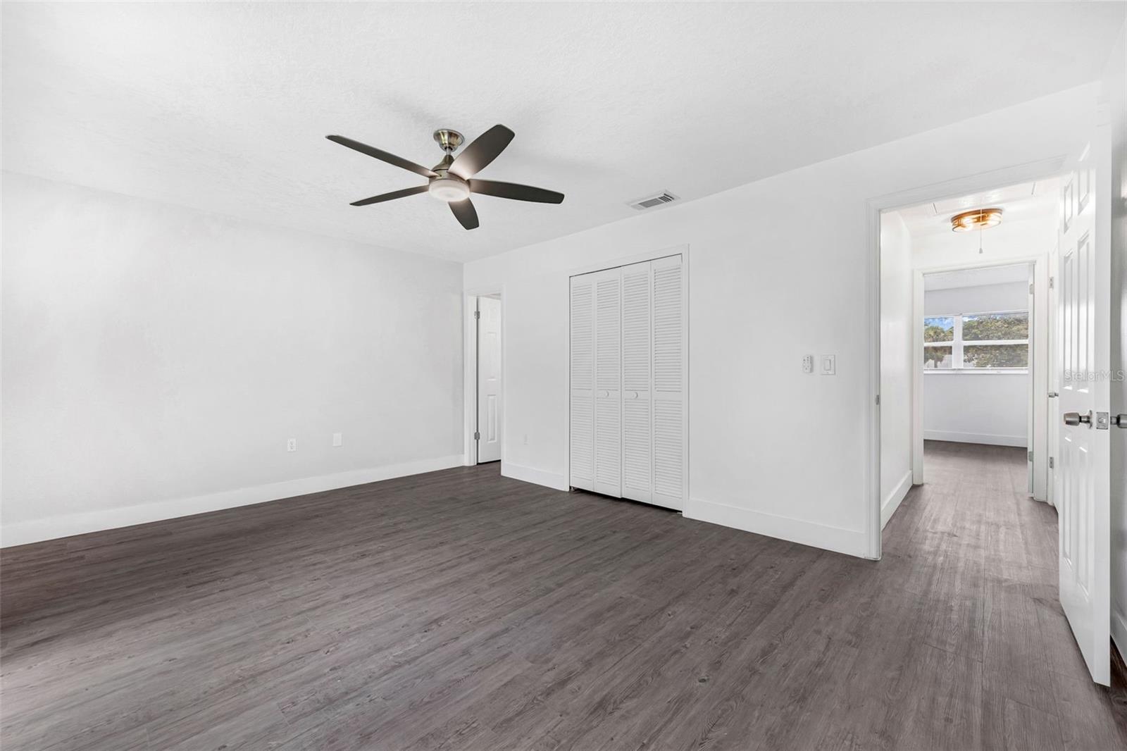 Image 19 of 42 For 1618 Gulfview Drive 417