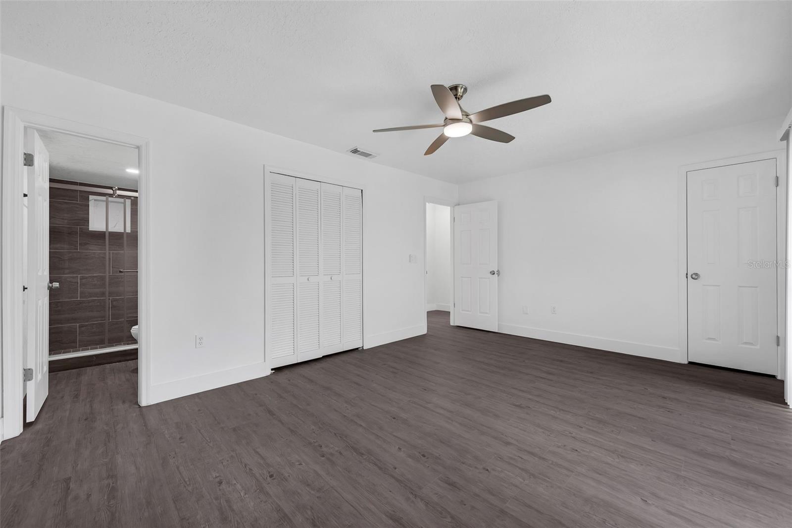 Image 20 of 42 For 1618 Gulfview Drive 417