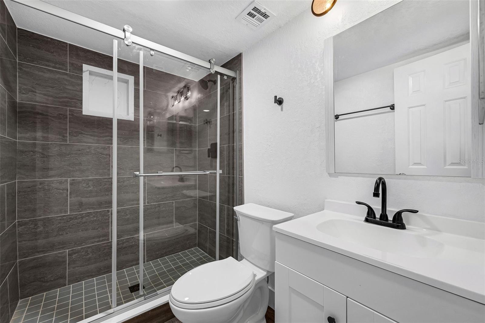 Image 21 of 42 For 1618 Gulfview Drive 417