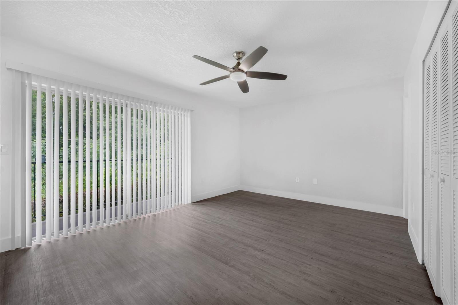 Image 23 of 42 For 1618 Gulfview Drive 417