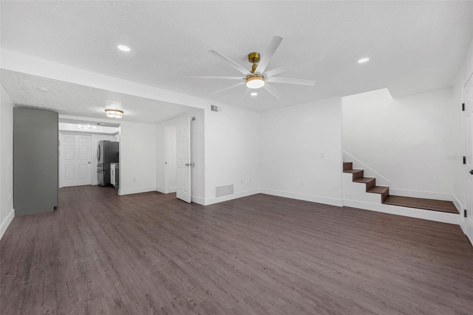 Image 6 of 42 For 1618 Gulfview Drive 417