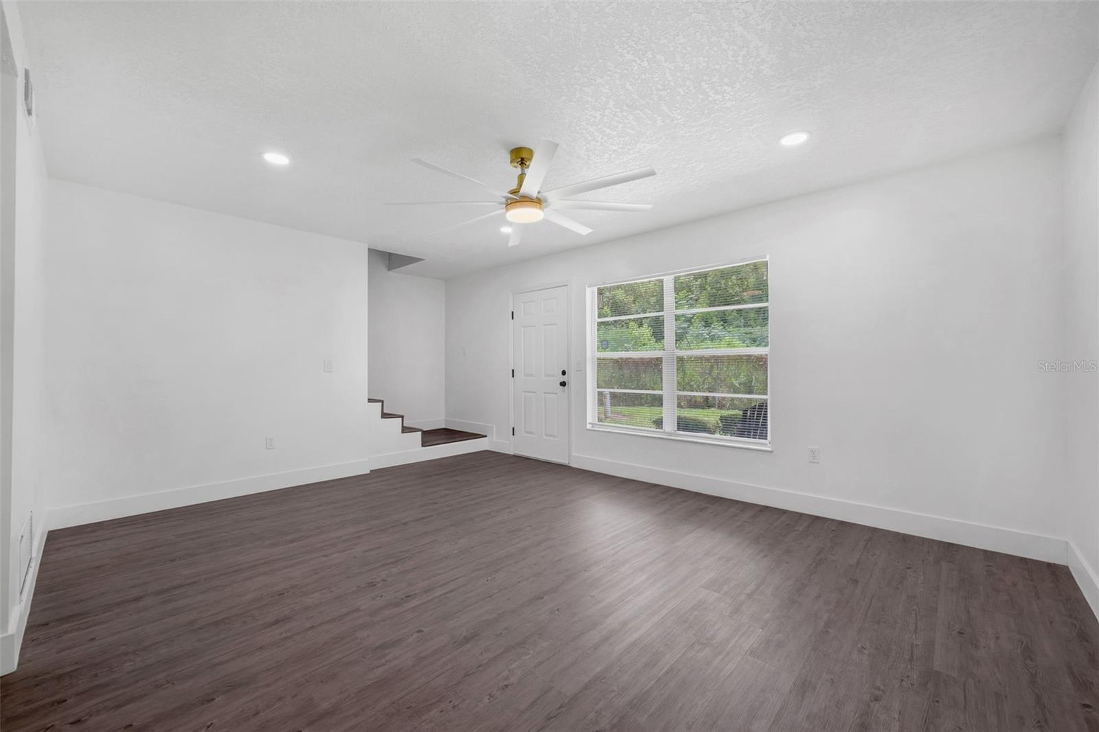 Image 8 of 42 For 1618 Gulfview Drive 417