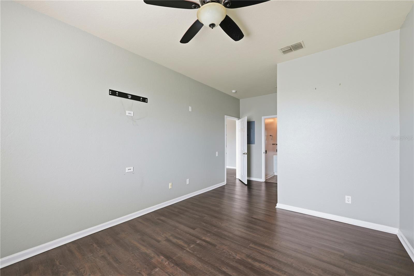 Image 39 of 55 For 586 Brantley Terrace Way 309