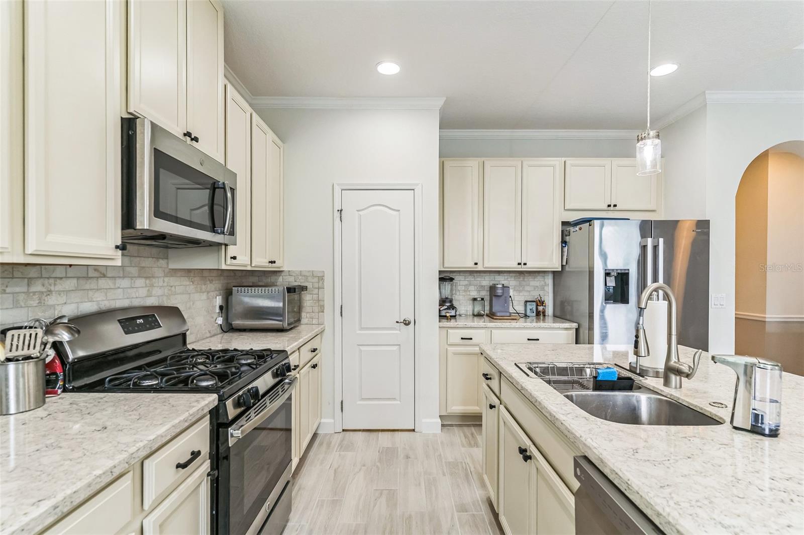 Image 6 of 27 For 7518 Loon Avenue
