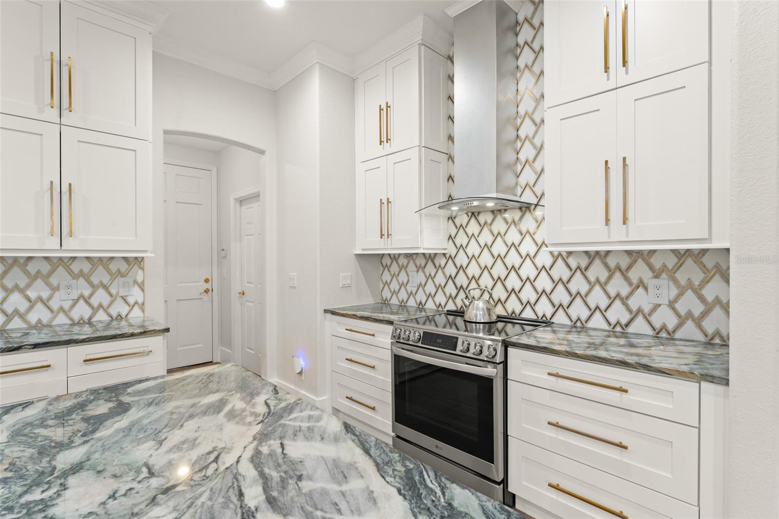 Image 3 of 24 For 8643 Crestgate Circle