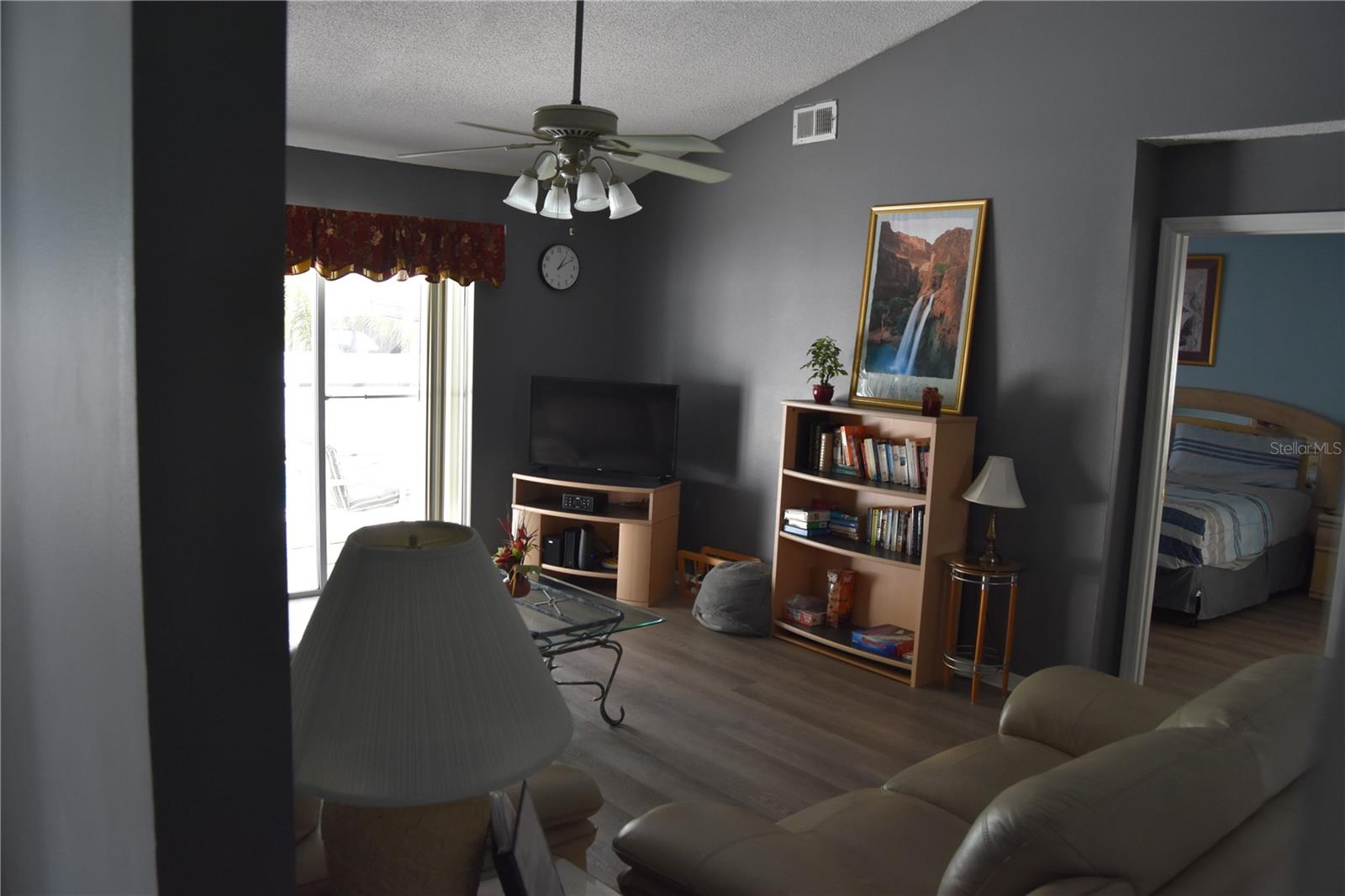 Image 24 of 25 For 141 Seneca Point Trail