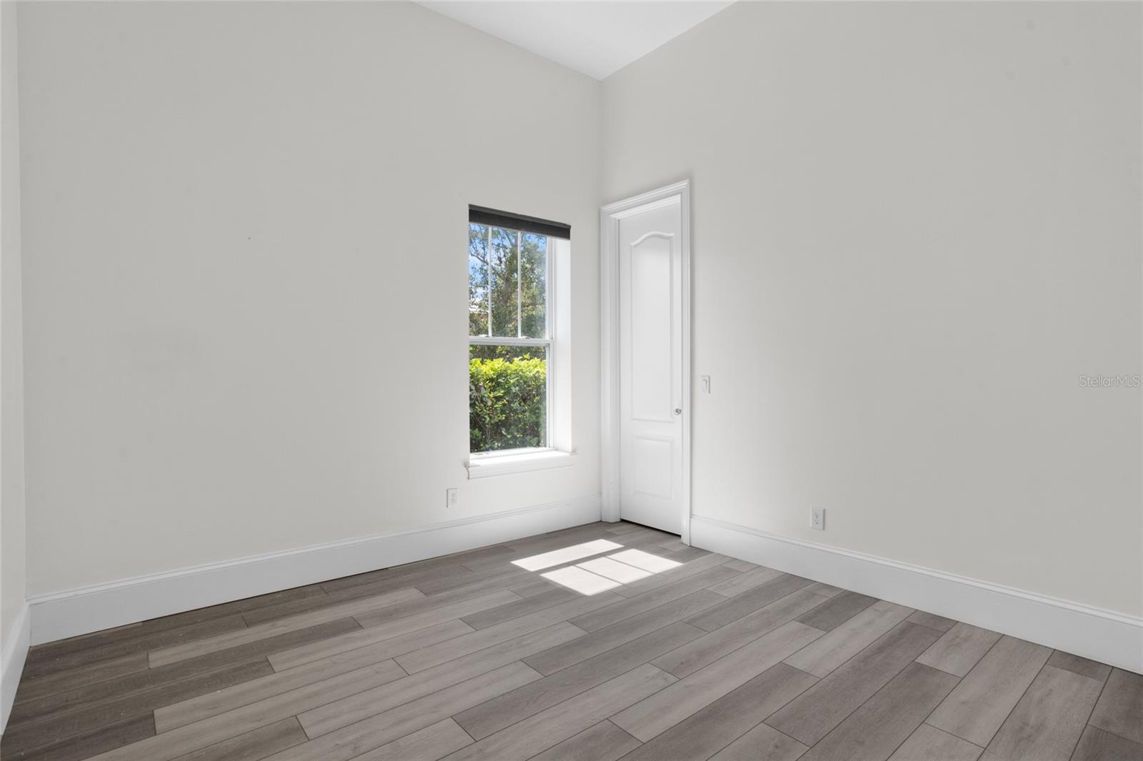 Image 30 of 81 For 8360 Mistral Drive
