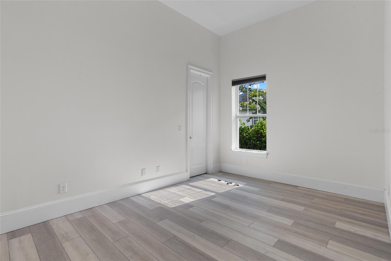Image 33 of 81 For 8360 Mistral Drive