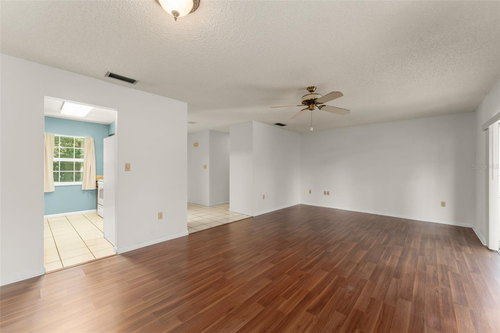 Image 14 of 34 For 17 Rosewood Drive
