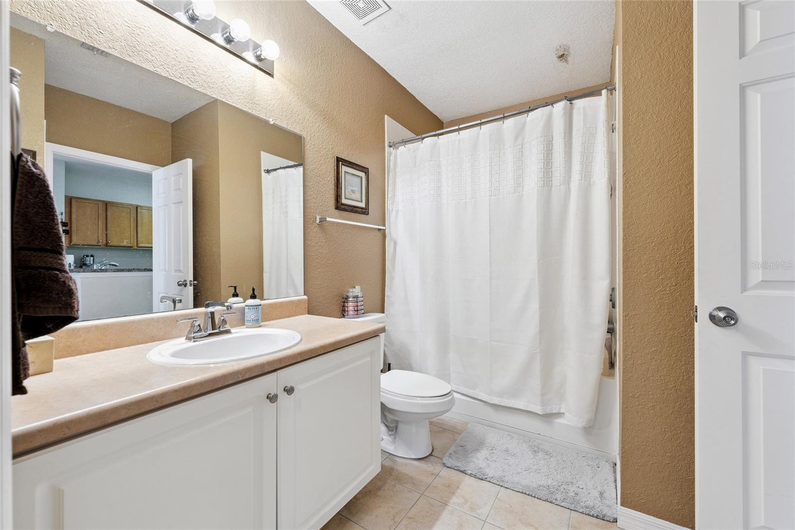 Image 10 of 15 For 5550 Michigan Street 2206