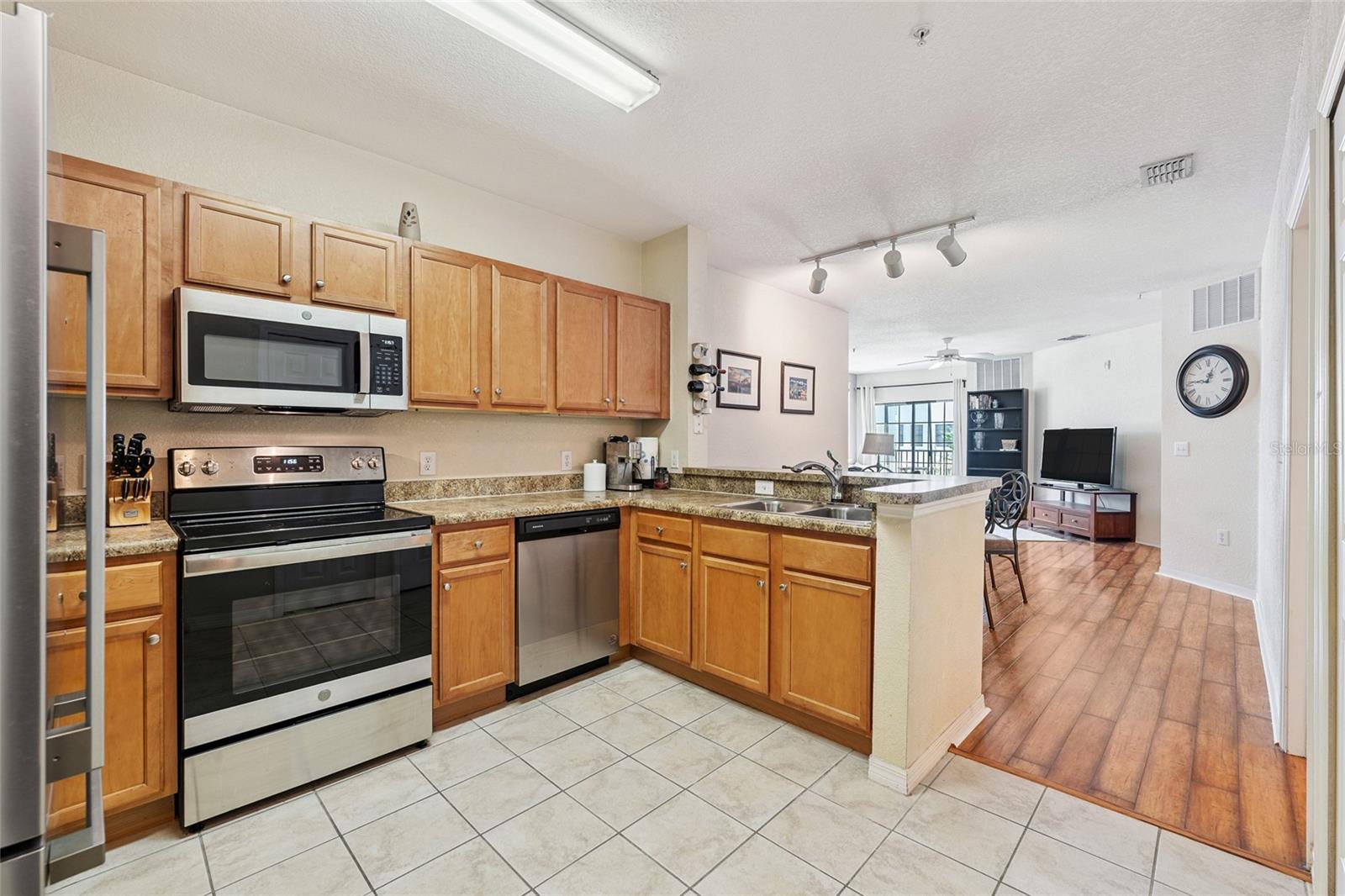Image 4 of 15 For 5550 Michigan Street 2206
