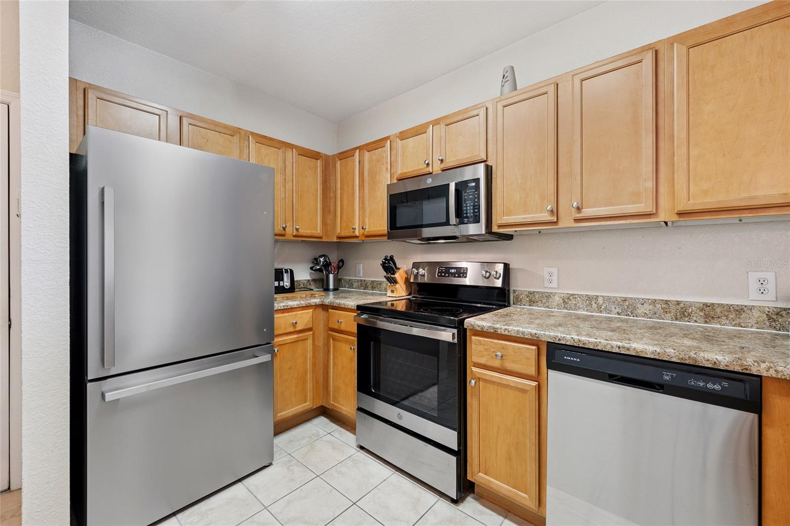 Image 5 of 15 For 5550 Michigan Street 2206