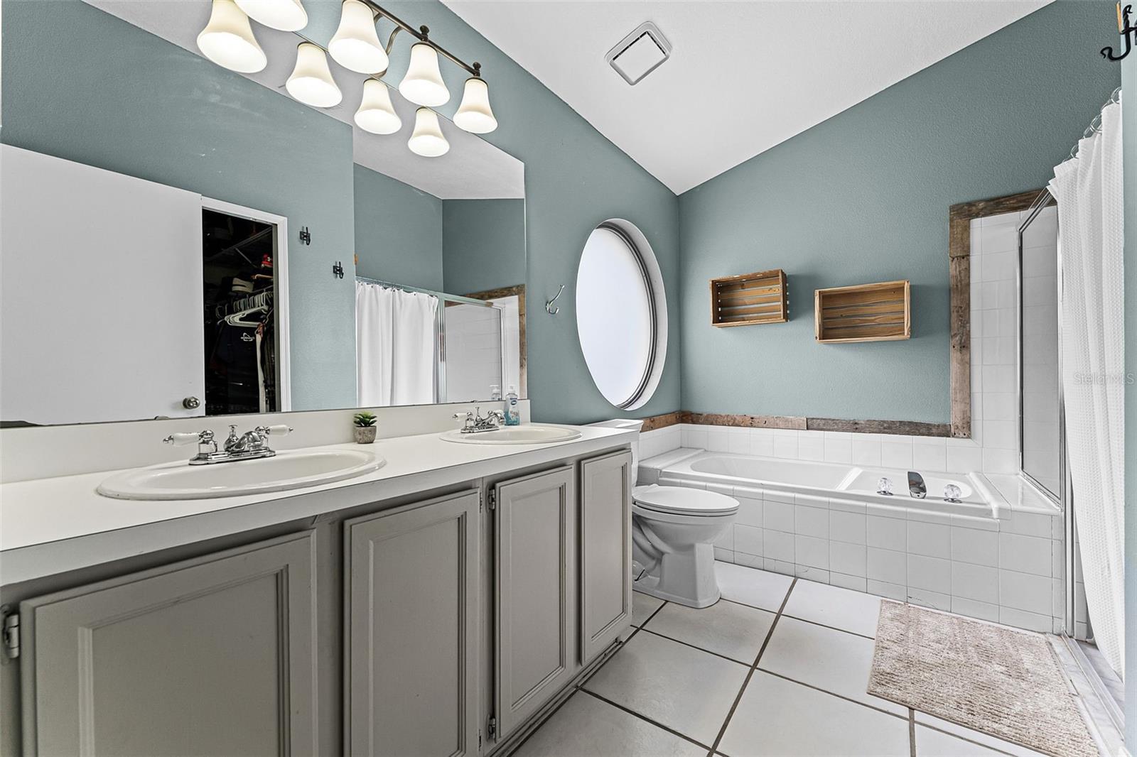 Image 21 of 70 For 1390 Twin Rivers Boulevard