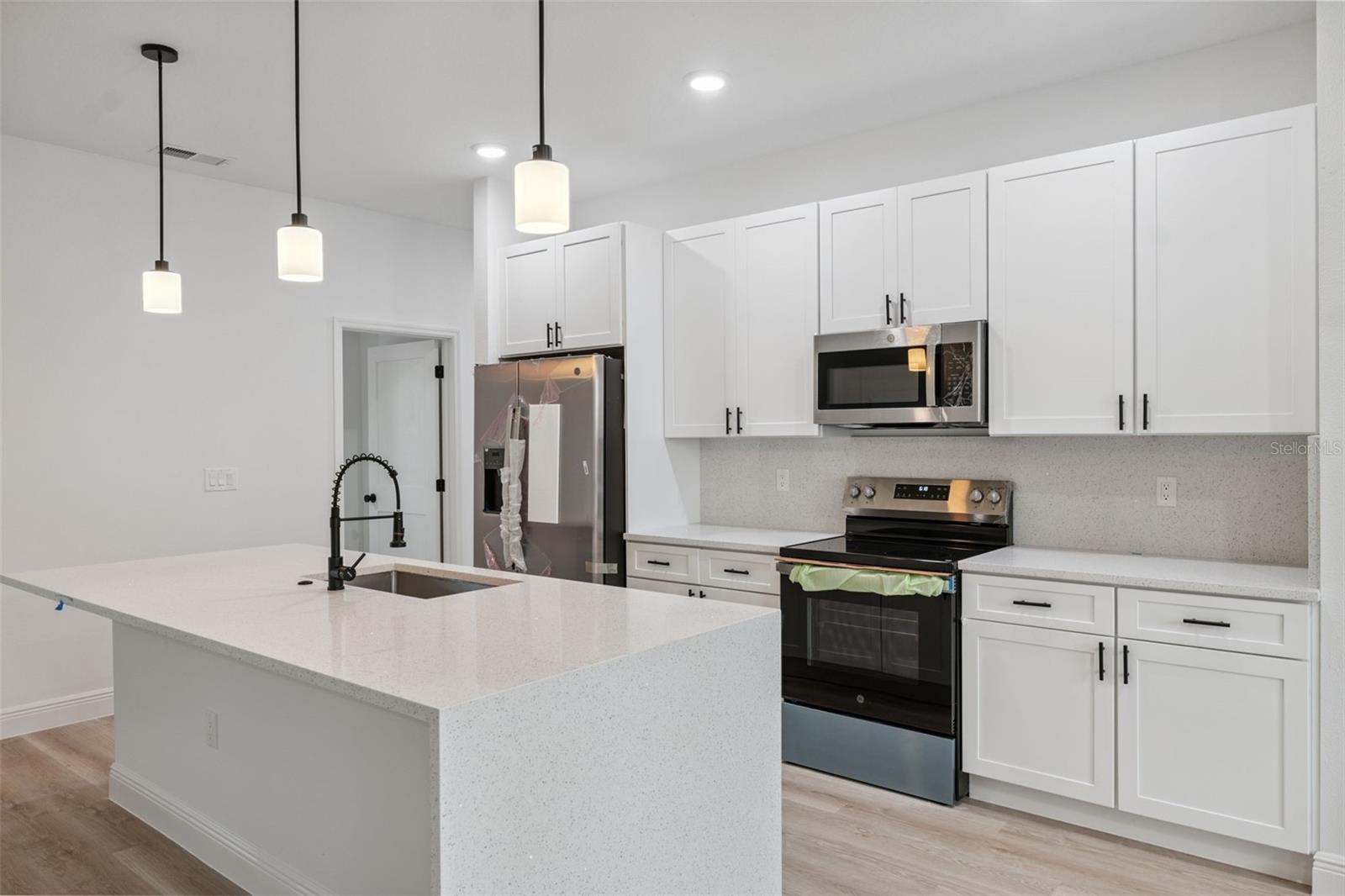 Image 12 of 41 For 16619 25th Court