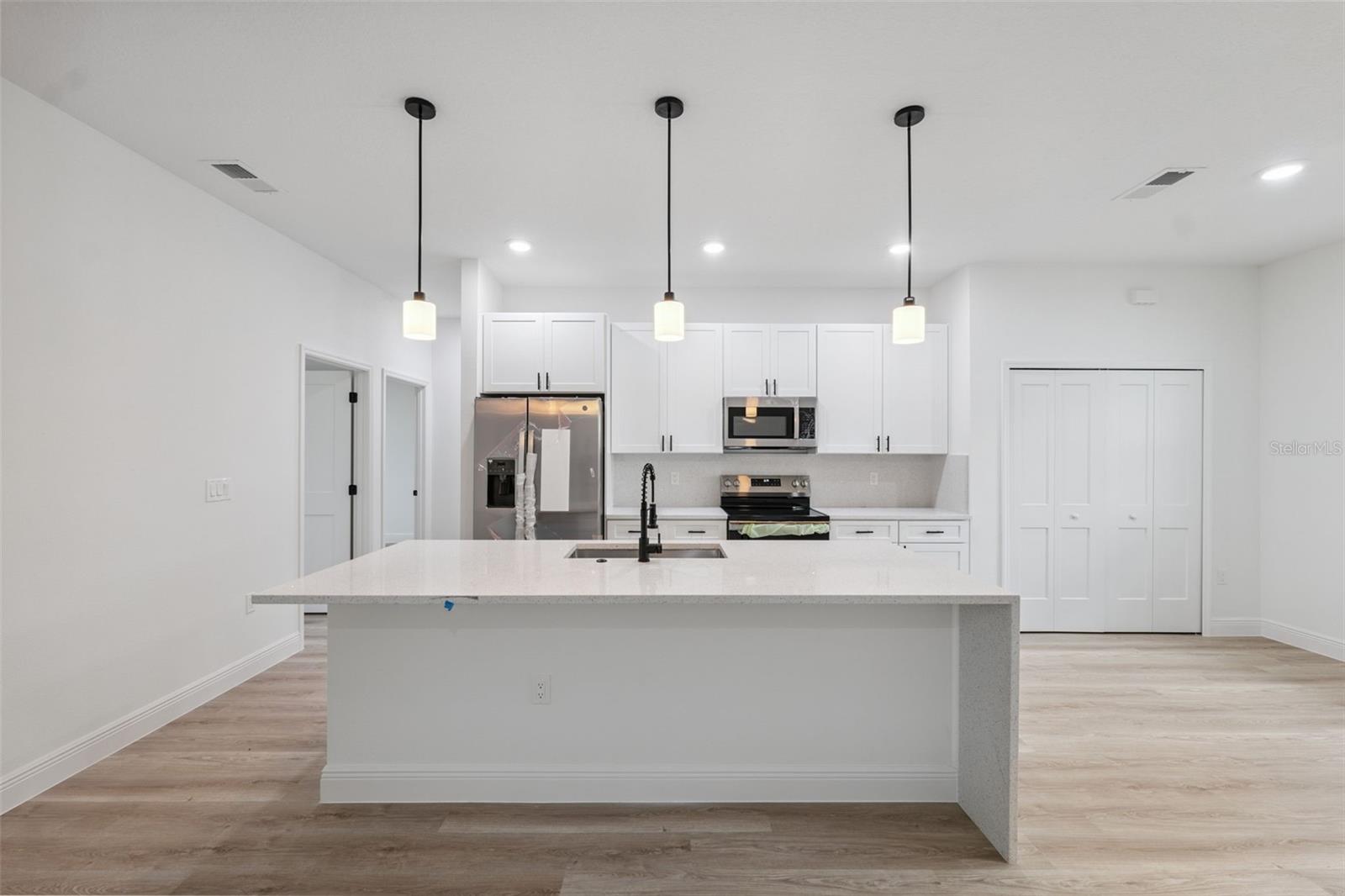 Image 14 of 41 For 16619 25th Court