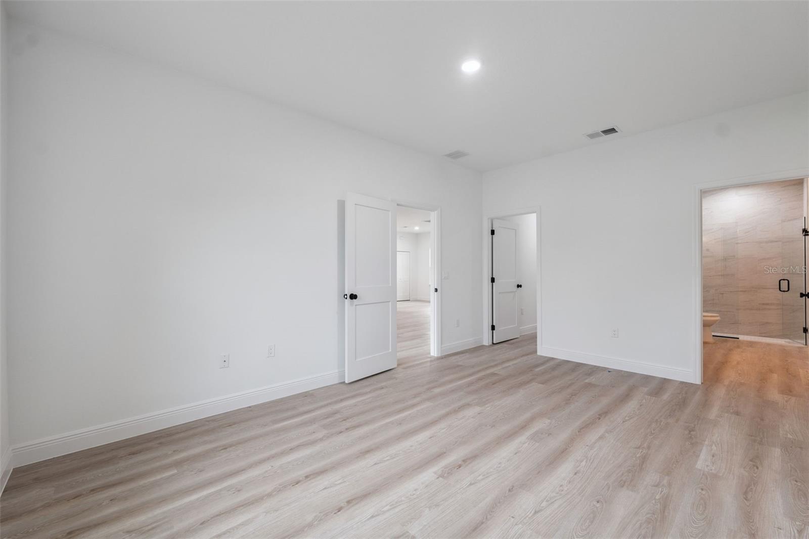 Image 21 of 41 For 16619 25th Court