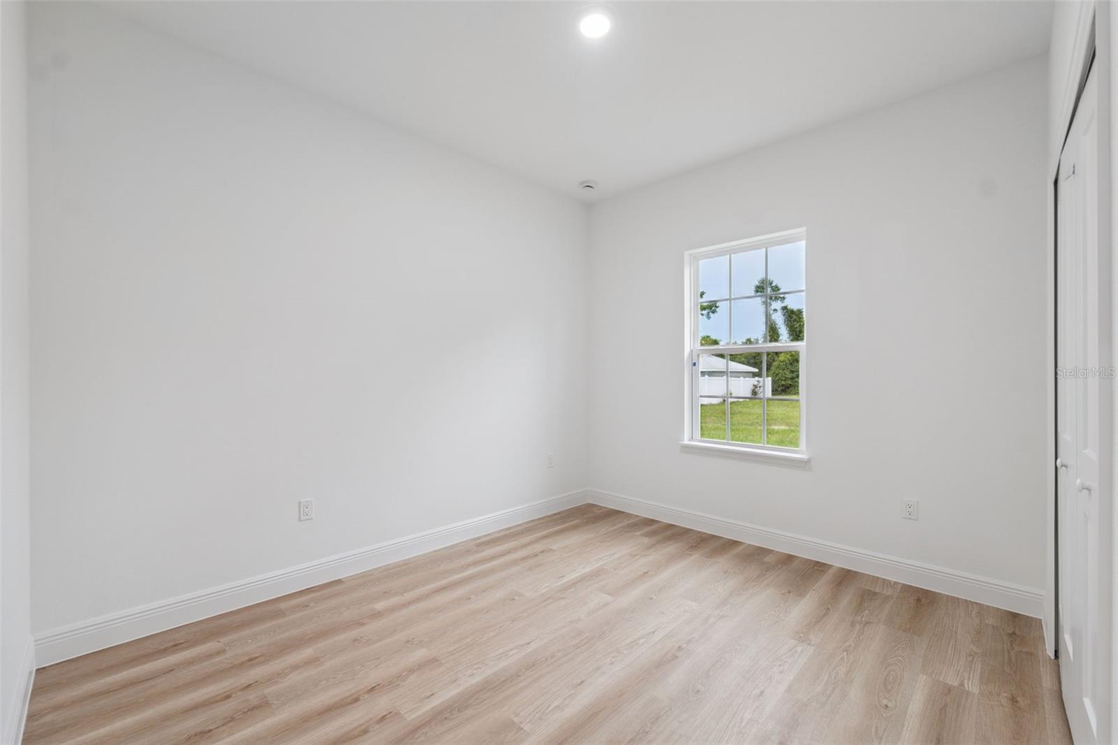 Image 25 of 41 For 16619 25th Court