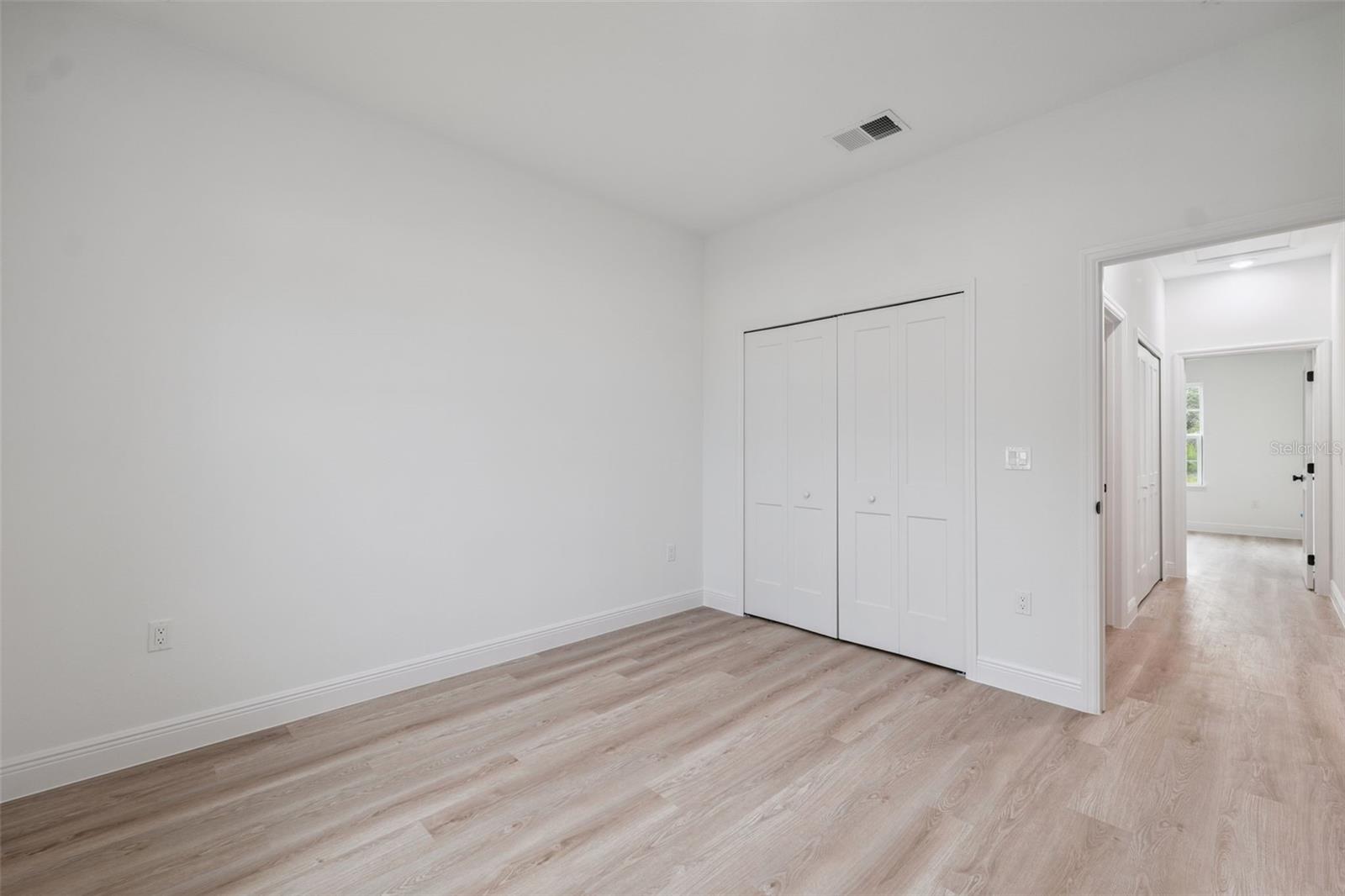 Image 27 of 41 For 16619 25th Court