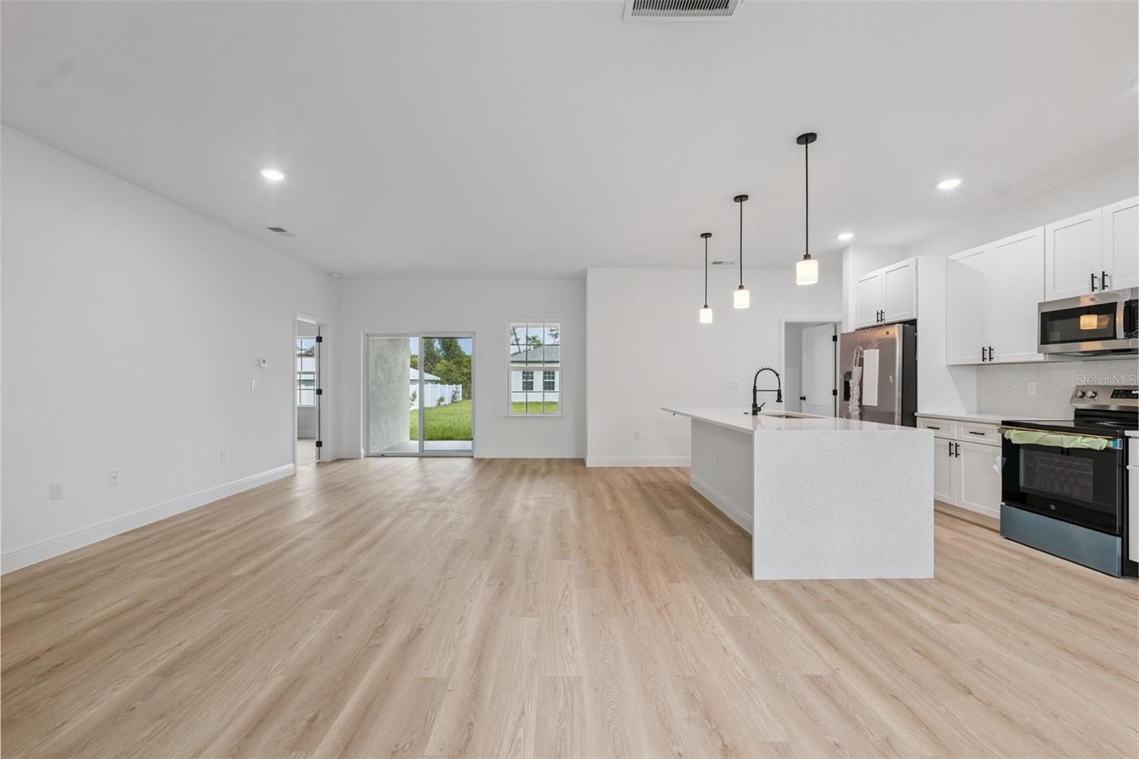 Image 7 of 41 For 16619 25th Court