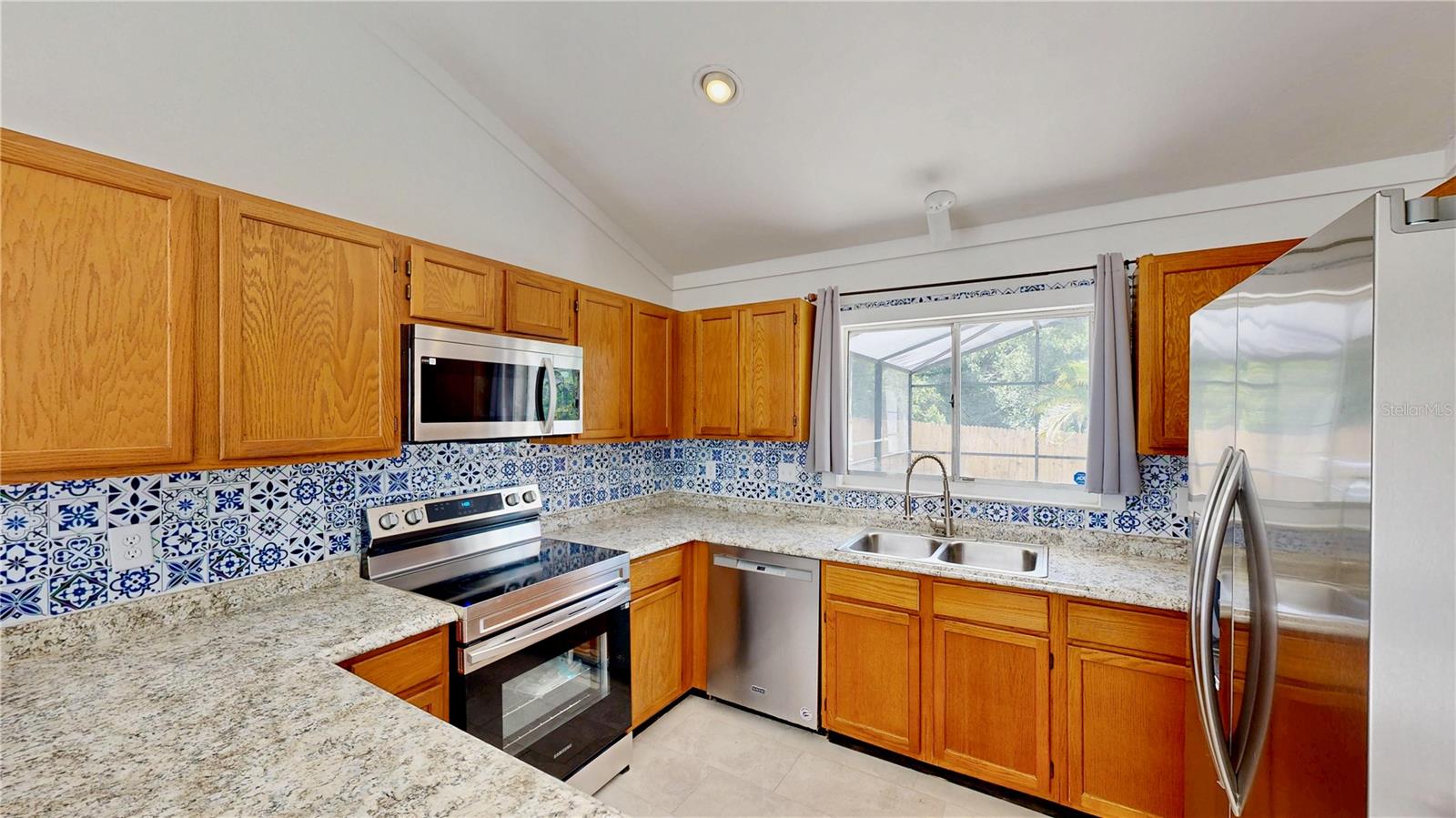 Image 22 of 42 For 7456 Bordwine Drive