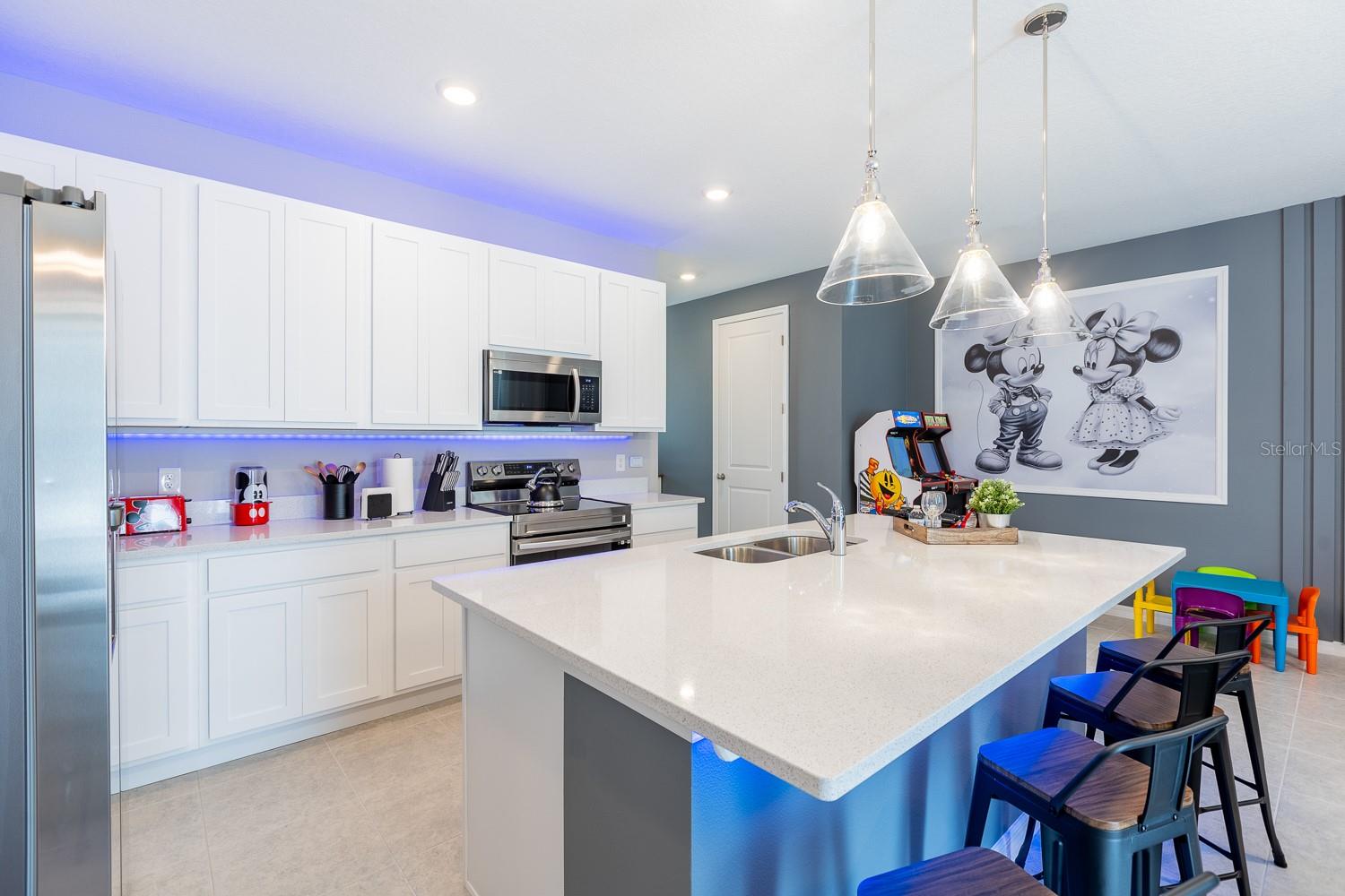 Listing photo id 12 for 1030 Plantation Lane