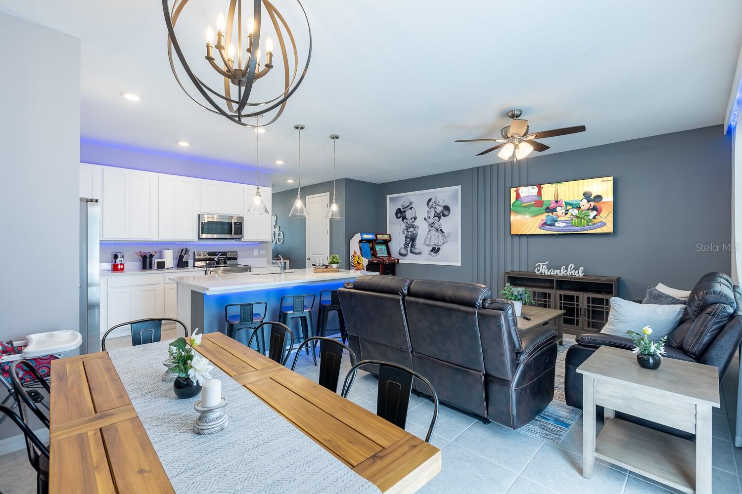 Listing photo id 2 for 1030 Plantation Lane