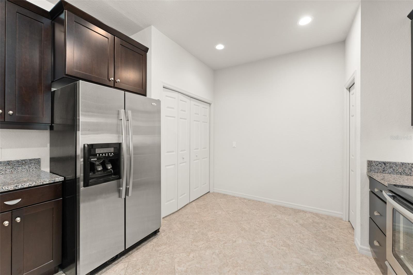 Image 11 of 38 For 1218 Vienna Square Dr