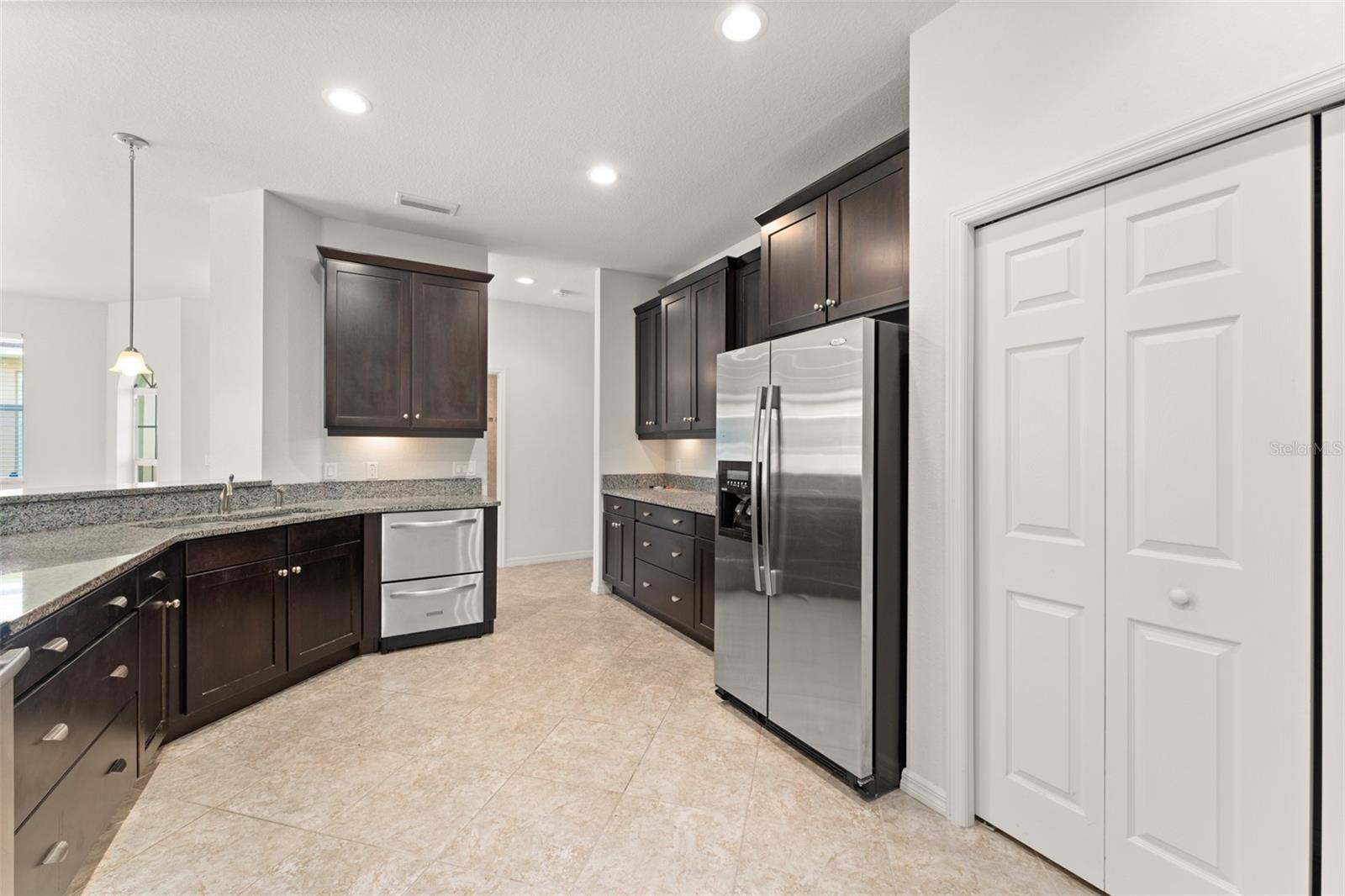 Image 12 of 38 For 1218 Vienna Square Dr