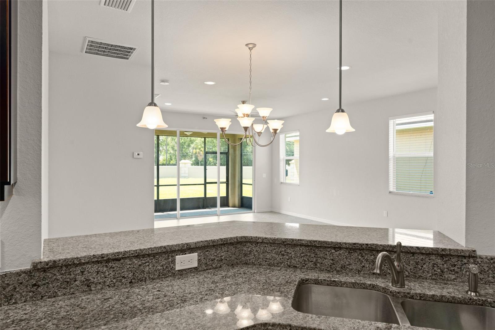Image 14 of 38 For 1218 Vienna Square Dr