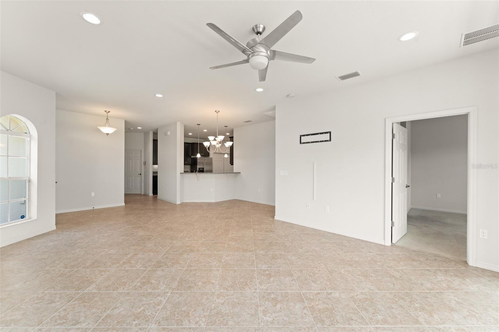 Image 21 of 38 For 1218 Vienna Square Dr