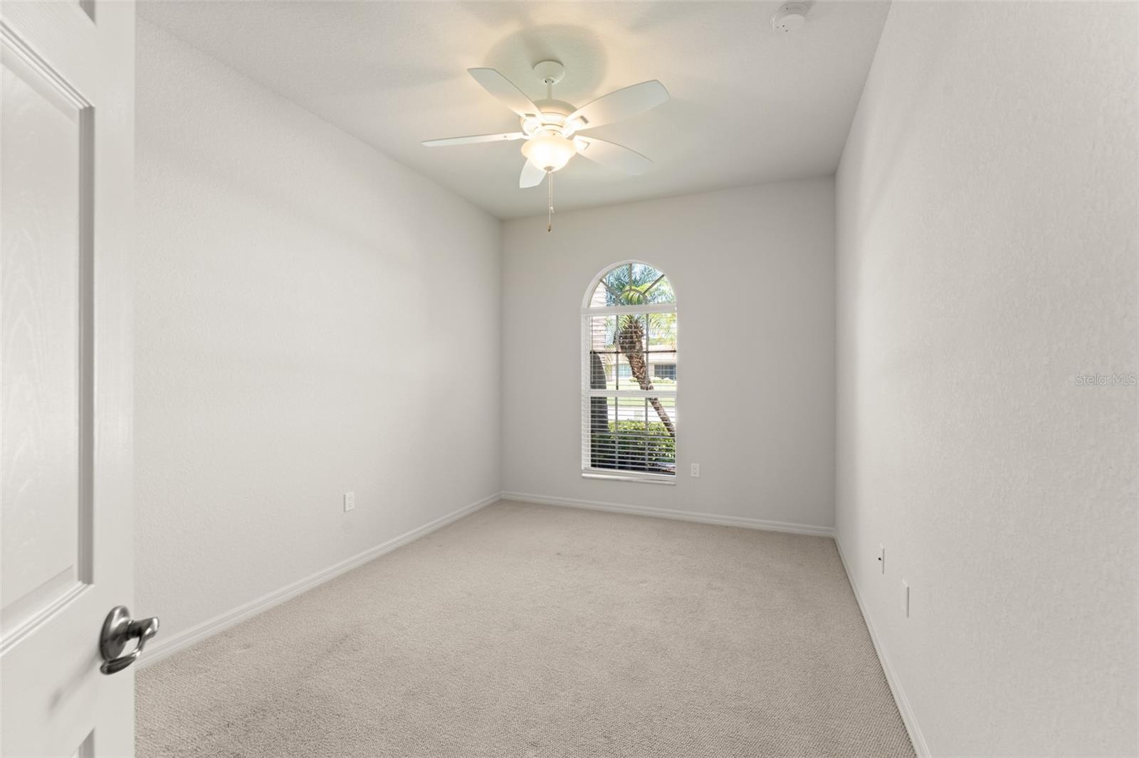 Image 7 of 38 For 1218 Vienna Square Dr