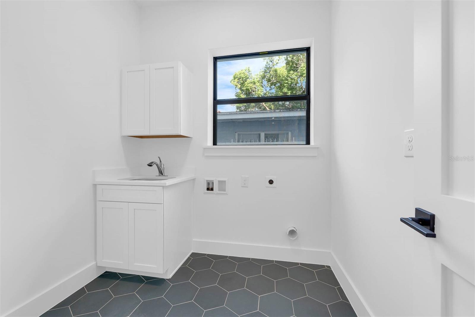 Image 13 of 53 For 15 Preston Street