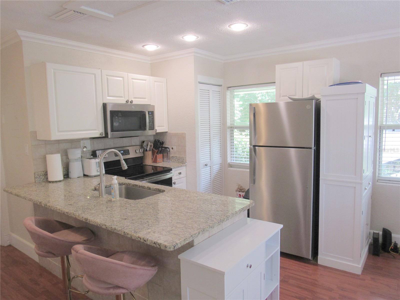 Image 5 of 20 For 719 Mount Vernon Street 8