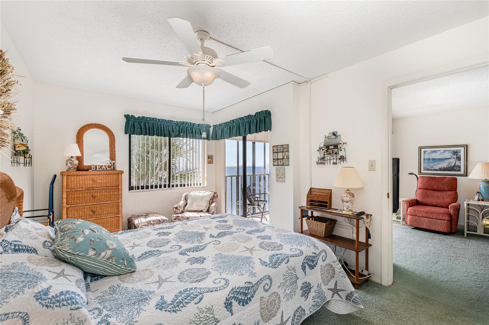 Image 10 of 23 For 2467 Washington Avenue 303b